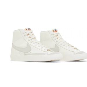 Wmns Blazer Mid '77 Vintage 'Sail Light
Bone'. Size 8.5 WMNS 😍High Tops